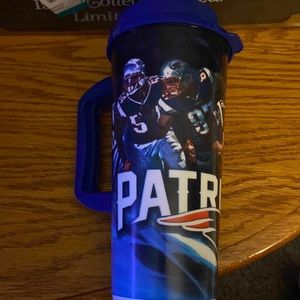 Patriots travel mug, no scratches ships immediately